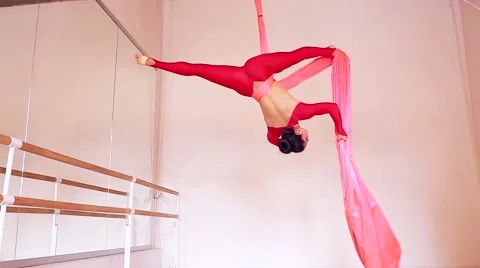 Beautiful dancer on aerial silk in studio 動画素材 65516368