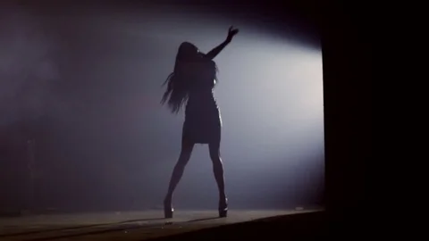 Beautiful dancer demonstrating her perfect figure and dancing on dark background Vidéo 72179698