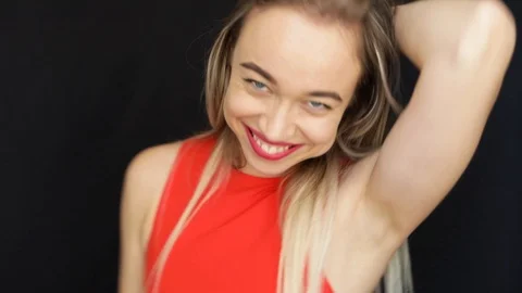 Beautiful dancing blonde woamn red black Vídeo Stock 121802015