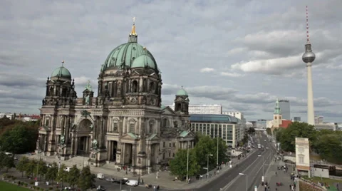 Beautiful day view of Berlin Cathedral Video stock 39018398