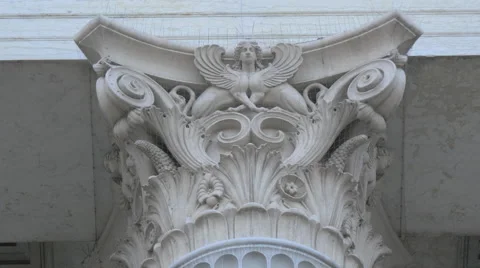 Beautiful decorated column on the facade of Austrian Parliament Building, Vienna Vídeos de archivo 59572377