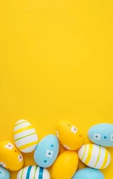 Beautiful decorated Easter eggs on light background, flat lay. Stock-Fotos
