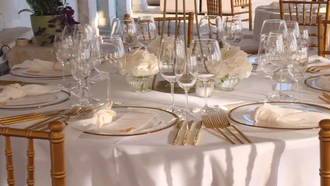 Beautiful decoration of the wedding table in white-gold colors, on the sea 库存影片 124428215