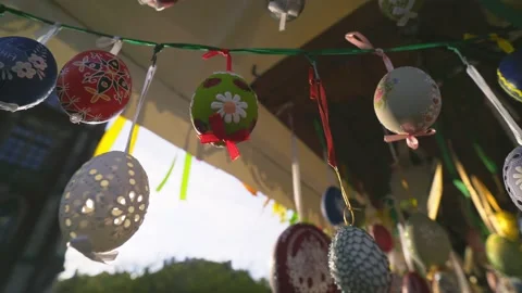 Beautiful decorations with painted eggs waved by light wind Video stock 143171057