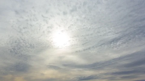 Beautiful dramatic cloudy sky at the sunset Vídeos de archivo 125471047