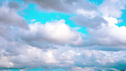Beautiful dramatic flying clouds, timelapse 스톡 동영상 229516872