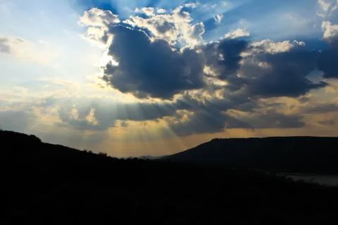 Beautiful dramatic sky with sun rays. Foto stock