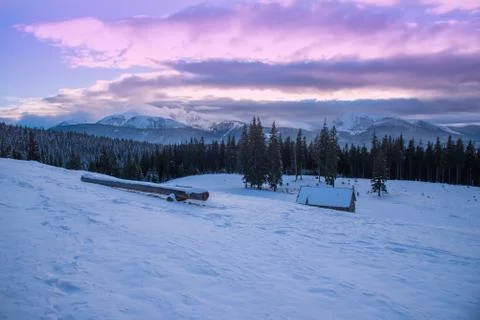 Beautiful dramatic sunset in the mountains winter Foto stock