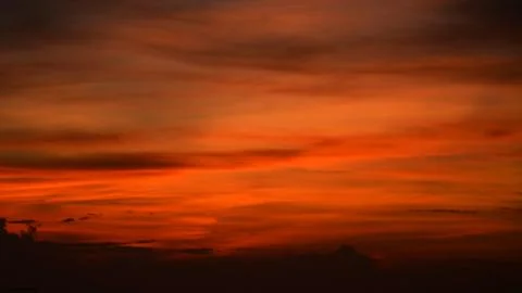 Beautiful dramatic sunset with  orange sky and awesome golden reflection. Foto stock