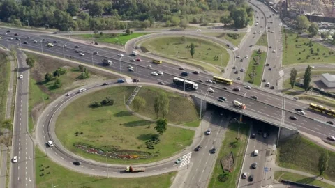 Beautiful drone shot of highway multi-level junction road in Kyiv. Vídeo Stock 147994721