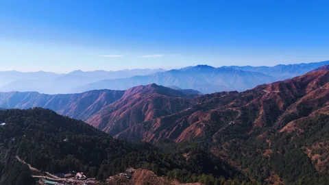Beautiful drone view of mountain ranges and rolling hills under a clear blu.. Video stock 316358803