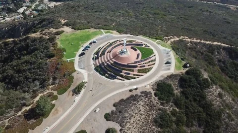 Beautiful Drone View of Mt. Soledad Cross in La Jolla, California. Smooth, 4K HD Видео 112882942