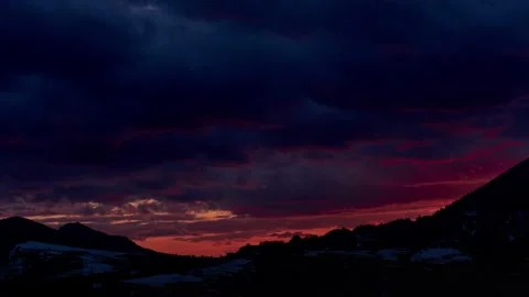Beautiful Dusk Sunset Hypnotising Cloudscape Timelapse From Light To Dark 動画素材 150262901