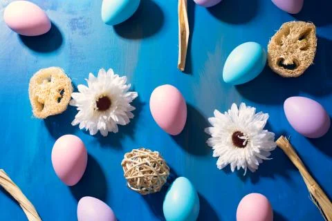 Beautiful Easter composition: colorful dyed eggs on a dark blue background 스톡 사진