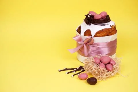 Beautiful Easter composition with Easter cake, chocolate eggs and a hare on a Stock Photos