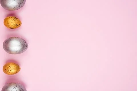 Beautiful easter eggs on a pink background. Foto stock
