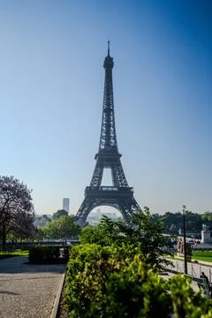 Beautiful Eiffel Tower in Paris. Nice day Stockfoto's