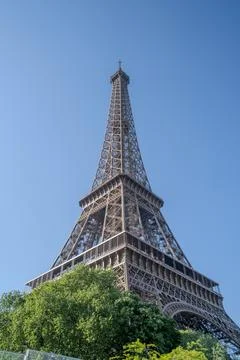 Beautiful Eiffel Tower in Paris. Nice day Stockfoto's