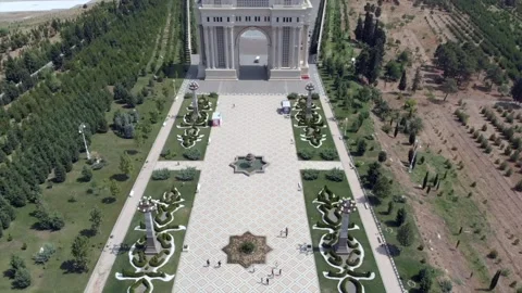 Beautiful empty park on a sunny day in Azerbaijan. Heyder Eliyev Park Yeni, i Vídeos de archivo 151406363