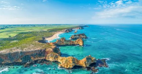 Beautiful eroding rocks of Murnane Bay in Mepunga on Great Ocean Road, Austra Foto stock