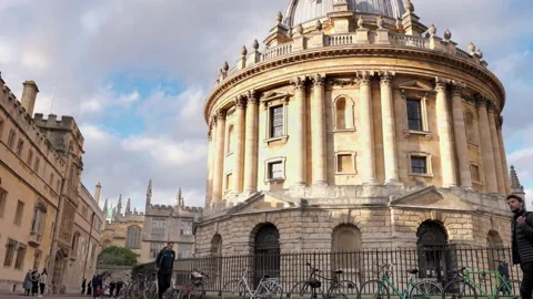 Beautiful evening of the Beautiful evening of the square at Radcliffe Camera, Stock-Footage 218304351