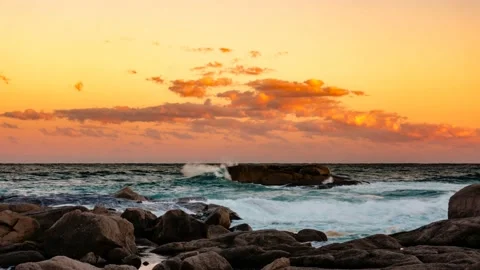 A beautiful evening sunset on the beach Vidéo 145927806