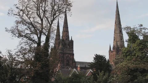 Beautiful Evening Sunset Light on Lichfield Cathedral 스톡 동영상 42528810