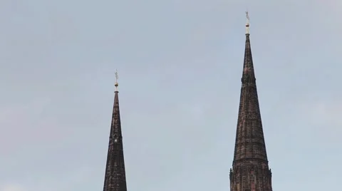 Beautiful Evening Sunset Light on Lichfield Cathedral 스톡 동영상 42528838