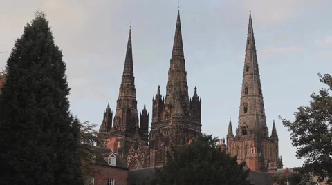 Beautiful Evening Sunset Light on Lichfield Cathedral 스톡 동영상 42528933