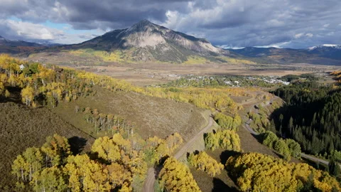 Beautiful fall foliage landscape at Crested Butte, Colorado, USA. 스톡 동영상 314765351