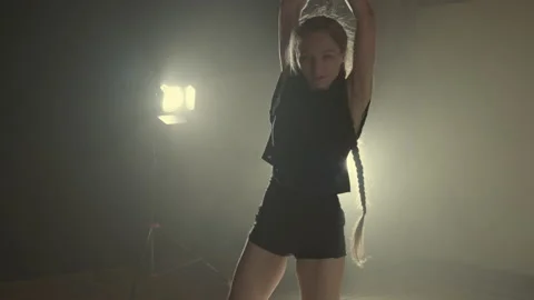 Beautiful female dancer performs modern dance indoor Video stock 226428053