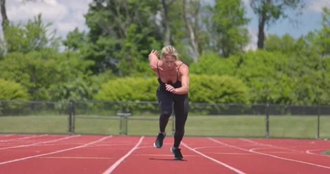 Beautiful Female Physical Trainer Working Out Exercising Running on Track Vidéo 154384595