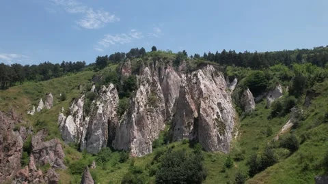 A beautiful flight on a drone through sharp rocks 動画素材 168489036