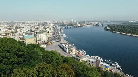 Beautiful flight over the trees overlooking the big city and the flowing river Stock Footage 140989278