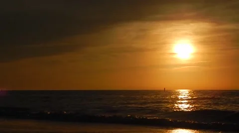 Beautiful florida sunset on beach Vídeos de archivo 45512484