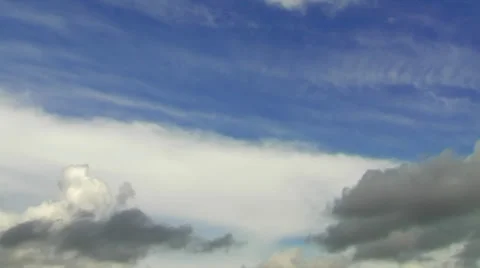 Beautiful fluffy time-lapse clouds. Video stock 35628761