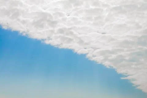 Beautiful fluffy white clouds or Altocumulus in the form Contrail or Straight Foto stock