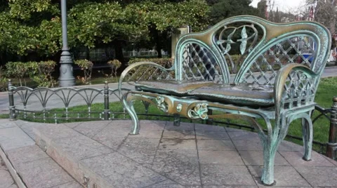 Beautiful forged bench for lovers Vídeo Stock 46769791