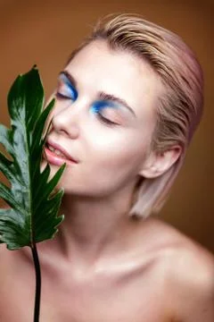Beautiful fresh woman's face with leaf Fotos de archivo