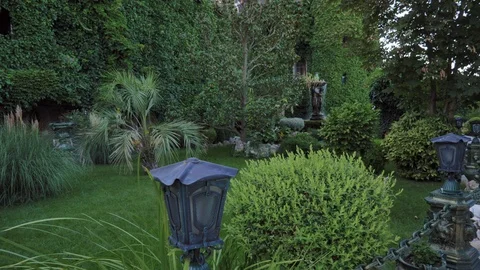 Beautiful garden with fontan Video stock 95960480