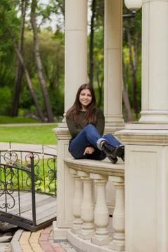 The beautiful girl on an arbour handrail Foto stock