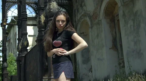 Beautiful girl posing Stock-Footage 40432966