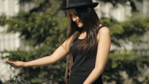 Beautiful girl walking in the Park and feeding pigeons. Video stock 85073771