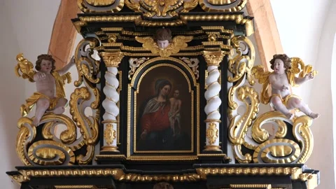Beautiful gothic high altar in old 12th century church in Austria 스톡 동영상 219458934