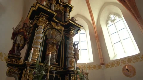 Beautiful gothic high altar in old 12th century church in Austria Stockbeeldmateriaal 219458958
