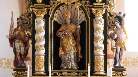 Beautiful gothic high altar in old 12th century church in Austria 스톡 동영상 219458985