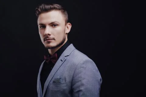 Beautiful guy looking forward on dark background Stockfoto's