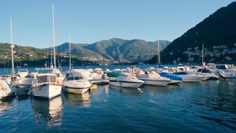 Beautiful harbour with boats and yachts on Lake Como, Italy Vidéo 82697053