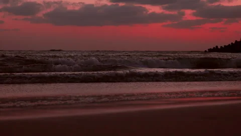 A beautiful HD sunset over the ocean as the sun dips below the horizon. Stock Footage 341507311