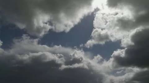 Beautiful heavenly cloud formations in time lapse. Vídeos de archivo 22256009